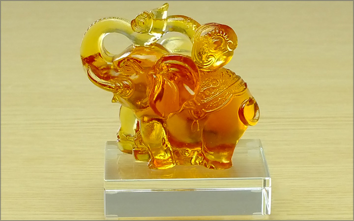 琉璃吉祥如意工藝品，琉璃的意思