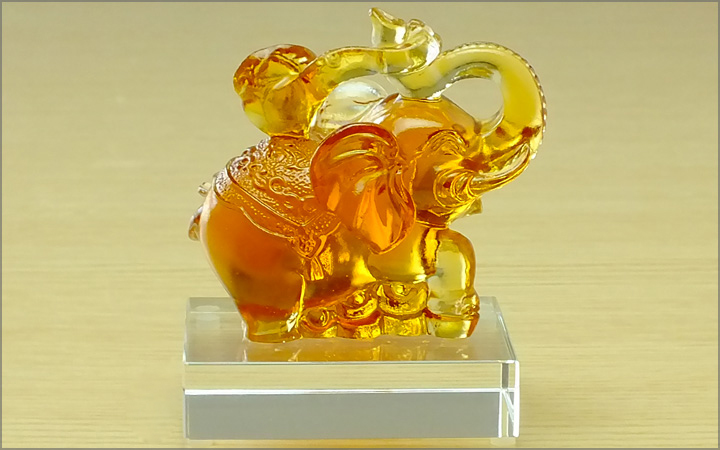 琉璃吉祥如意工藝品，琉璃的意思