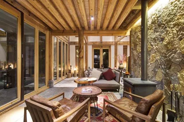 香格里拉阿若康巴尼倉(cāng)院子