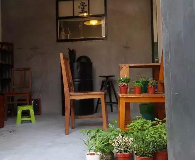 北皋一號(hào)的國際藝術(shù)區(qū)“有肉食堂”