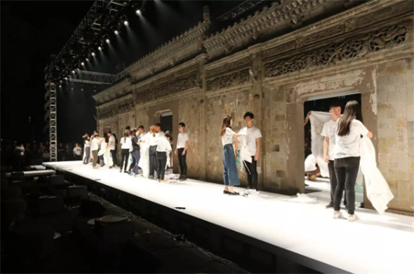 2017年中國美術學院畢業(yè)展開幕式現(xiàn)場（海量套圖