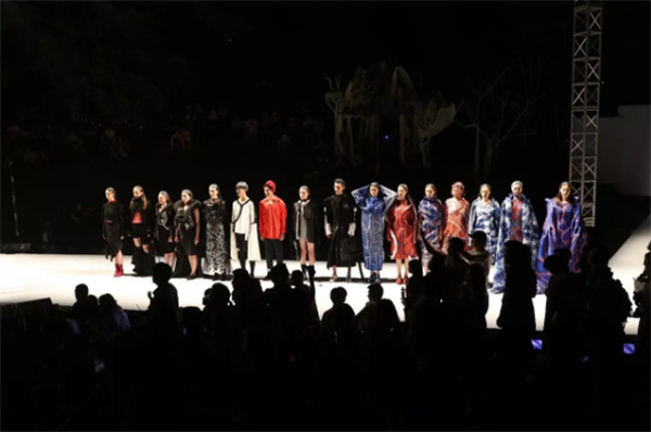 2017年中國(guó)美術(shù)學(xué)院畢業(yè)展開(kāi)幕式現(xiàn)場(chǎng)（海量套圖