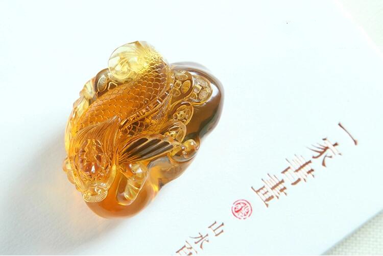 緬甸琥珀獨占鰲頭吊墜，緬甸琥珀的鑒別方法