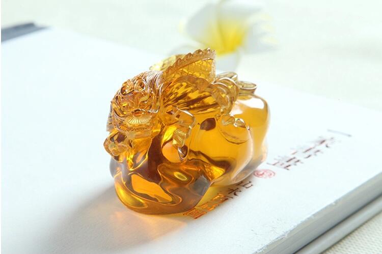 緬甸琥珀獨占鰲頭吊墜，緬甸琥珀的鑒別方法