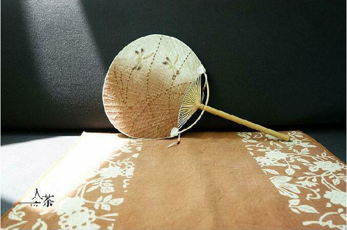 家佳樂(lè)文學(xué)復(fù)古刺繡和風(fēng)扇