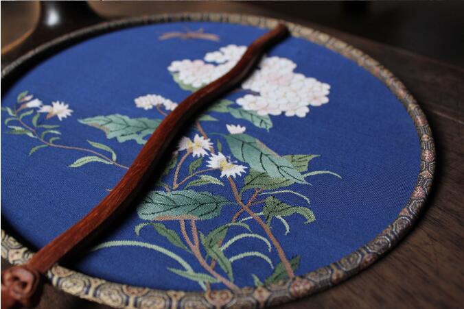 家佳樂文學(xué)藍底繡球花緙絲團扇