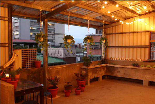 臺(tái)北民宿，像當(dāng)?shù)厝艘粯由? src="/wenxue/d/file/bigpic/190404/04/9-1F510153446.jpg" / data-dKMD="ZD8wox"><img alt=