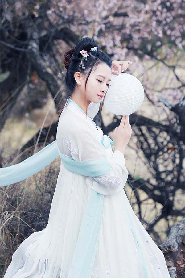 大擺繡花齊胸襦裙，漢服