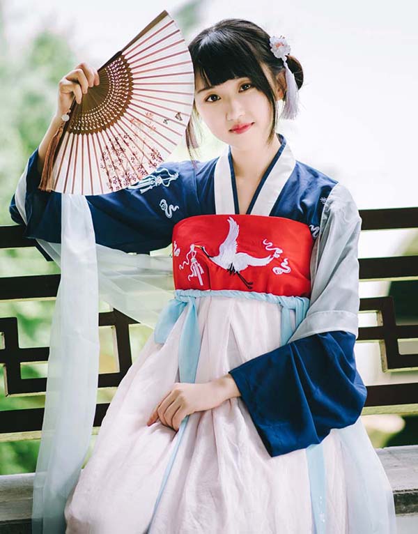 國色芳華 傳統(tǒng)漢服女齊胸對(duì)襟襦裙