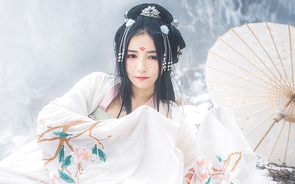 古風(fēng)美女，雪地女子