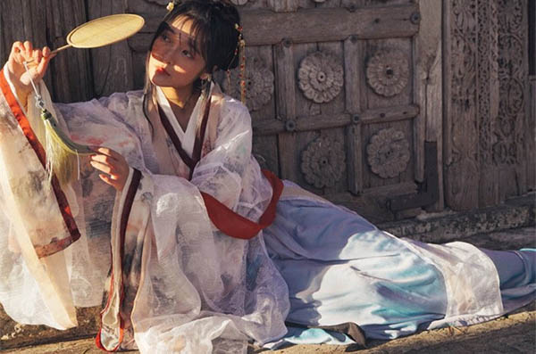 魏晉風漢服印花交領(lǐng)齊腰襦裙大袖衫