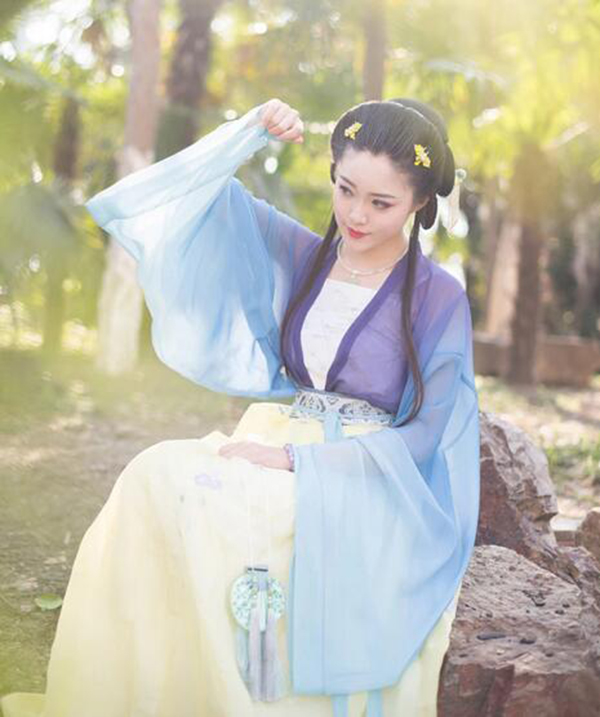 漢服廣袖對(duì)襟齊腰褶襦齊腰襦裙