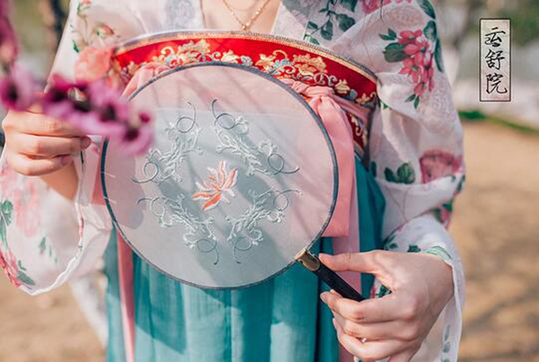 家佳樂文學(xué)繡花簡(jiǎn)約清新團(tuán)扇