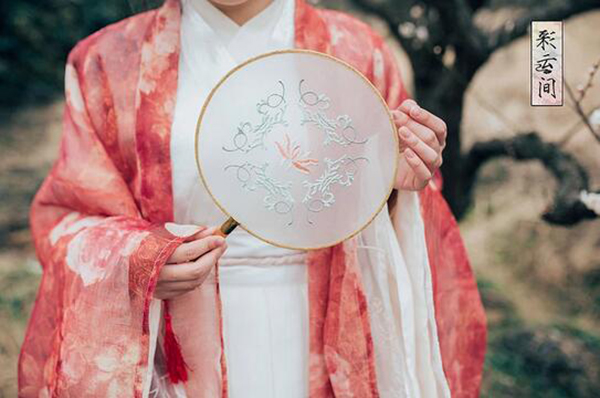 家佳樂文學(xué)繡花簡(jiǎn)約清新團(tuán)扇