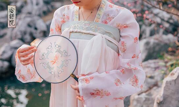 家佳樂文學(xué)繡花簡(jiǎn)約清新團(tuán)扇