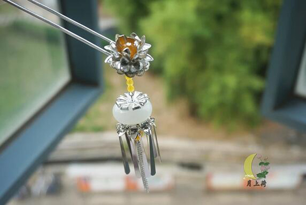 古風(fēng)頭飾發(fā)簪銀色宮燈玉髓簪子