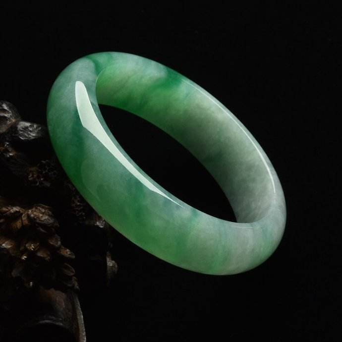 玉鐲子破碎有什么說法？了解玉鐲的寓意