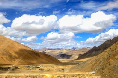 藍(lán)天白云，晴空萬里風(fēng)景圖