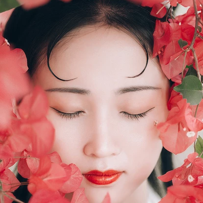 嬌艷紅花女生頭像，唯美古風(fēng)真人頭像
