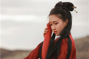 紅衣冷艷古風女子真人頭像，女生古風qq頭像