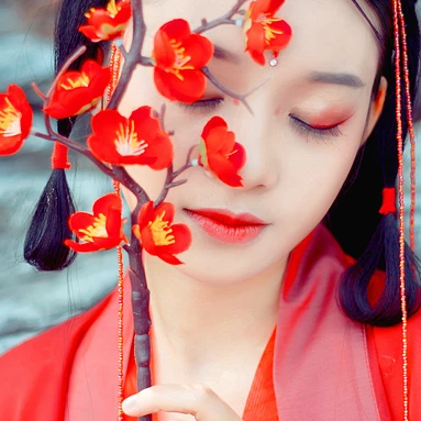 紅梅紅衣女生頭像，唯美古風(fēng)真人頭像