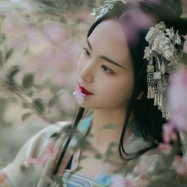 花香滿溢女生頭像，唯美古風(fēng)真人頭像