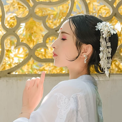 青山煙雨女生頭像，唯美古風真人頭像