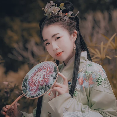 云鶴漢服帶傘頭像，唯美古風真人頭像