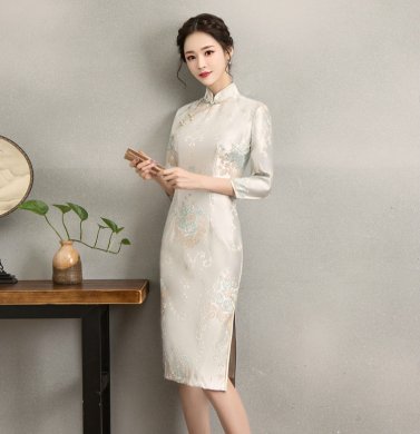 清新淡雅繡花旗袍，中袖優(yōu)雅旗袍裙