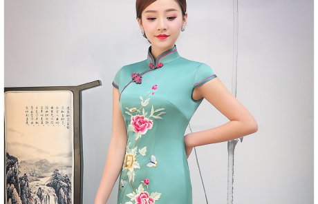 復(fù)古繡花旗袍，短袖真絲旗袍裙