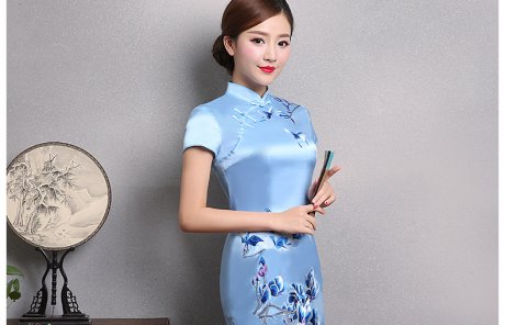 玉蘭香刺繡旗袍，復(fù)古淺藍(lán)色短袖旗袍裙