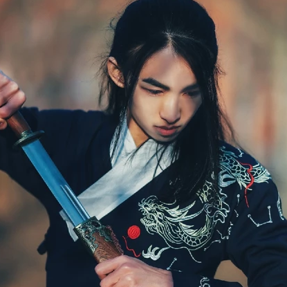 霸氣帶兵器男生頭像，唯美古風(fēng)真人頭像