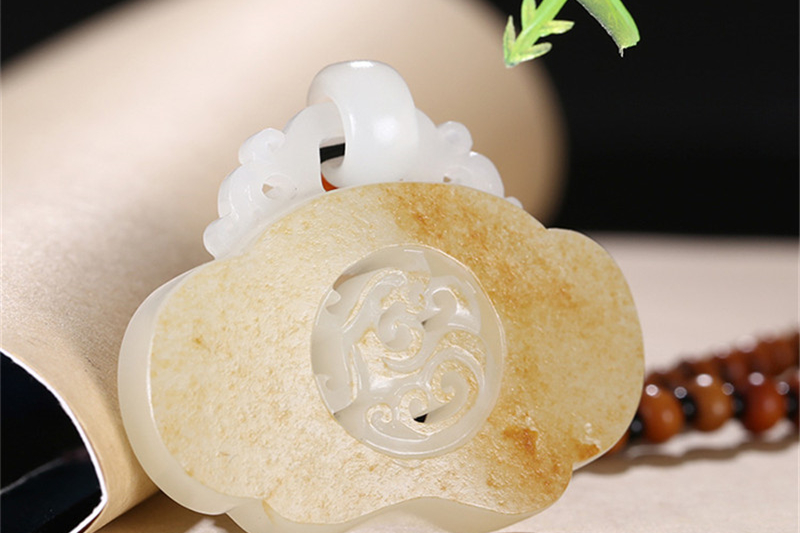 新疆和田羊脂玉龍騰掛件，龍騰富貴財源滾滾