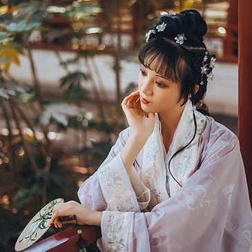 優(yōu)雅庭院女生頭像，唯美古風真人頭像