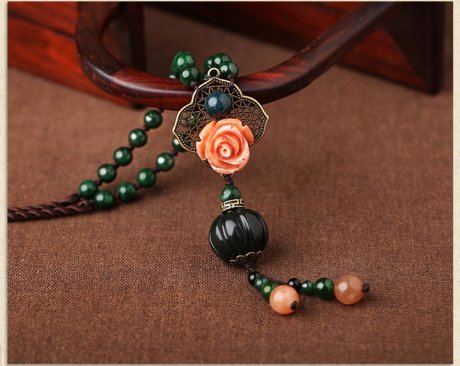 田青玉吊墜毛衣鏈，鏤空花朵項(xiàng)鏈?zhǔn)罪? / data-X8UE=