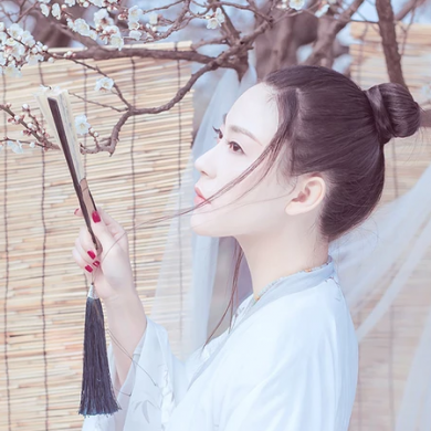 白衣冷艷女子頭像，唯美古風(fēng)真人頭像