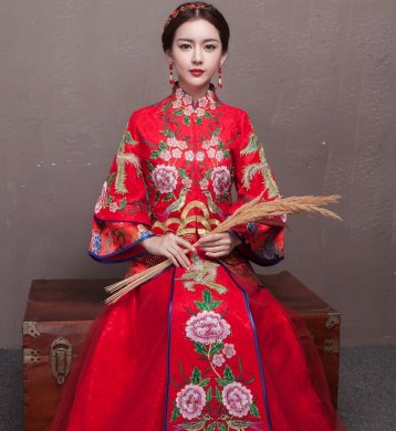 古典韻味中式禮服，新娘結(jié)婚禮服