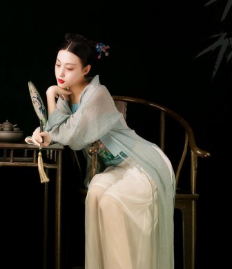 簡(jiǎn)潔中式麻紗漢服，開衫披風(fēng)褙子漢服圖片