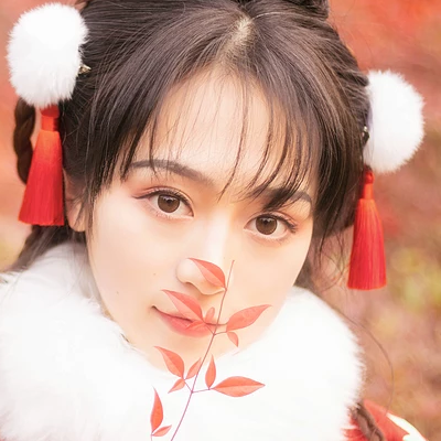 俏皮可愛(ài)帶折扇女生頭像，唯美古風(fēng)真人頭像