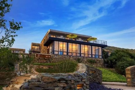 日出三舍，最美海岸線上的海景泳池