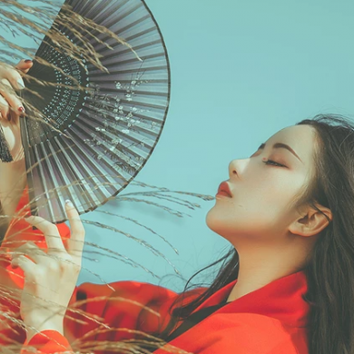 時尚漢服帶折扇女生頭像，唯美古風真人頭像