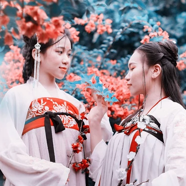 梅花樹下閨蜜頭像，唯美古風(fēng)女子真人頭像