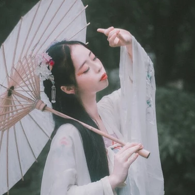 清新淡雅帶傘女生頭像，唯美古風(fēng)真人頭像