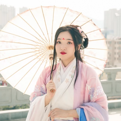 陽光下漢服帶傘頭像，唯美古風(fēng)閨蜜頭像