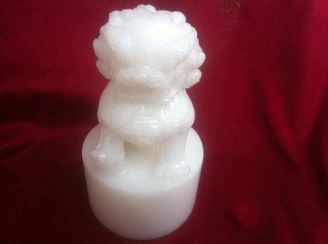 天然白玉，精雕玉獅