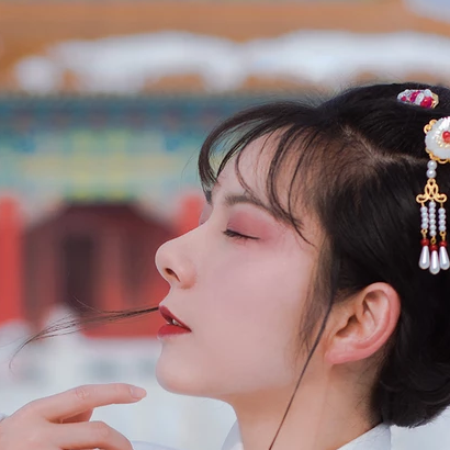 白衣白雪帶傘女生頭像，唯美古風(fēng)真人頭像