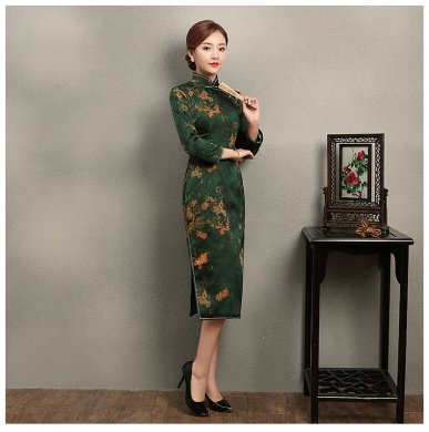 立領(lǐng)斜襟一字扣旗袍，印花修身旗袍裙