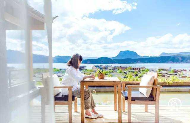 瀘沽湖新中式風格民宿，等風·半山