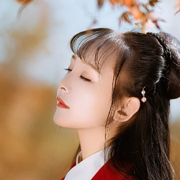 楓葉紅衣女生頭像，唯美古風真人頭像