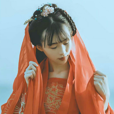 烈焰紅衣女生頭像，唯美古風(fēng)真人頭像